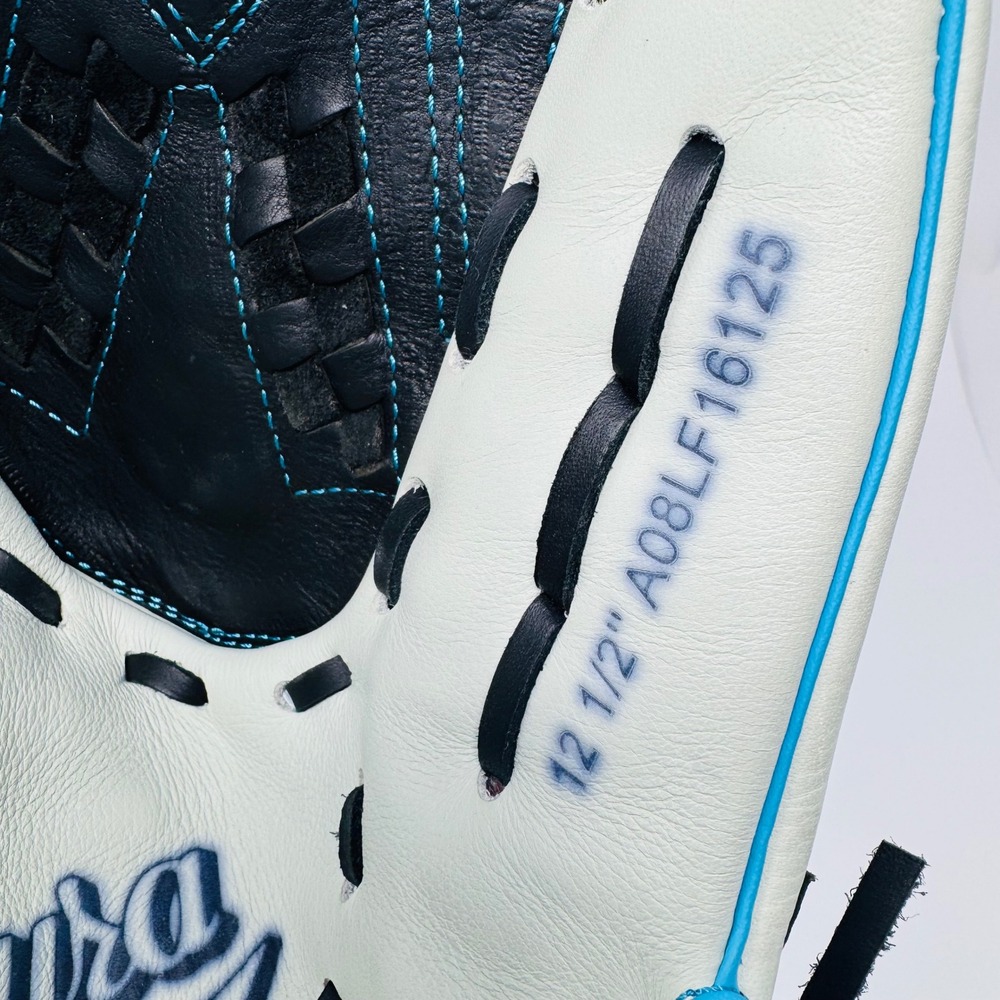 Wilson Aura A800 Fastpitch Softball Glove 12.5 Inch White Black Blue A08LF16125 - Picture 5 of 14